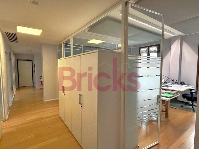 Locale Commerciale in affitto a Municipio 1, Milano