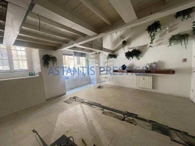 Locale Commerciale in affitto a Milano