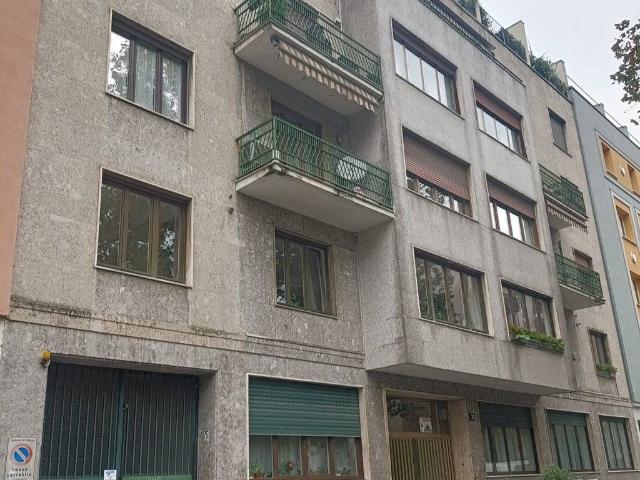 Locale Commerciale in affitto a Municipio 2, Milano