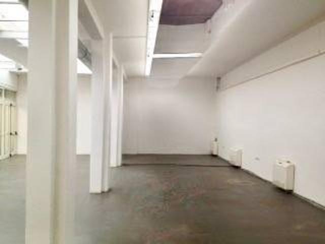 Locale Commerciale in affitto a Municipio 6, Milano