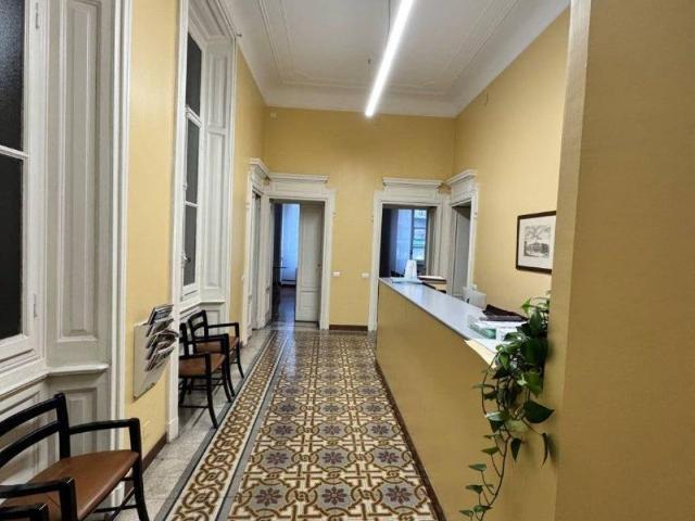 Locale Commerciale in affitto a Magenta - San Vittore, Milano