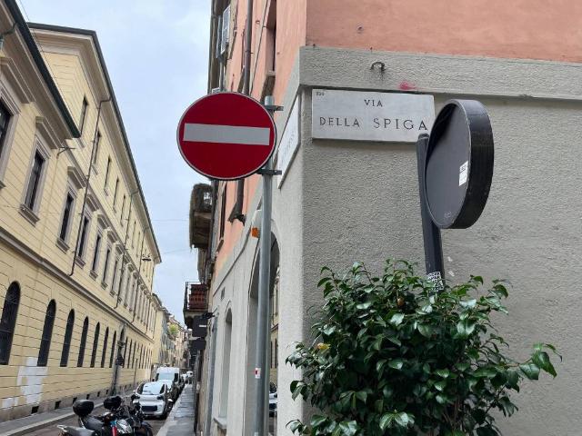 Locale Commerciale in affitto a Municipio 1, Milano