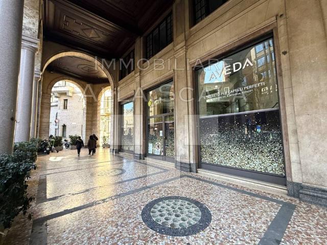 Locale Commerciale in affitto a Municipio 1, Milano