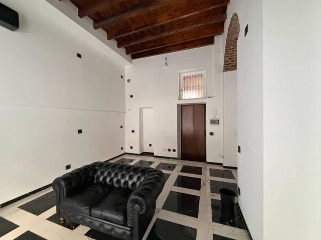 Locale Commerciale in affitto a Centro storico, Milano