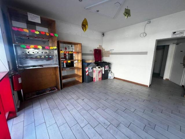 Locale Commerciale in affitto a Mira, Veneto