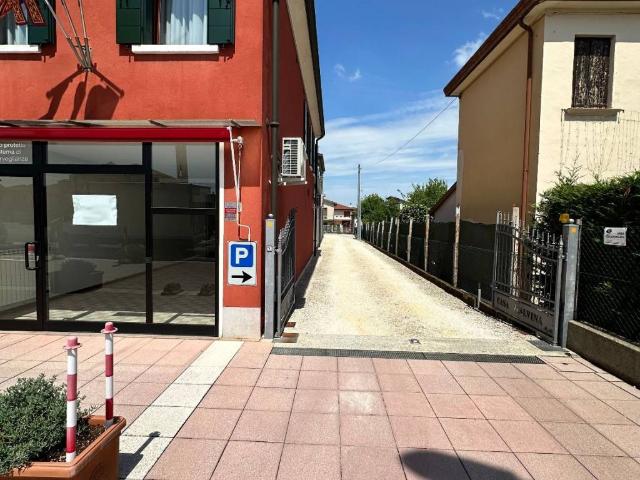 Locale Commerciale in affitto a Mira Taglio, Veneto