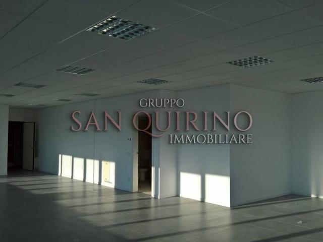 Locale Commerciale in affitto a Unione Comuni Modenesi Area Nord, Mirandola