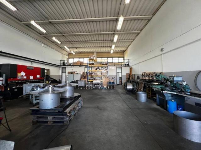 Locale Commerciale in affitto a Mirano, Veneto