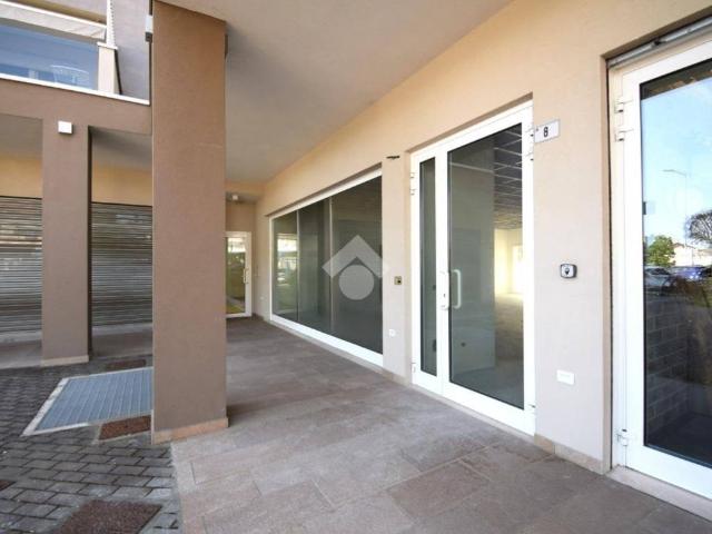 Locale Commerciale in affitto a Misano Adriatico, Reggio Emilia