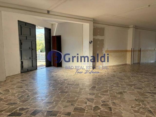Locale Commerciale in affitto a Misilmeri, Sicilia