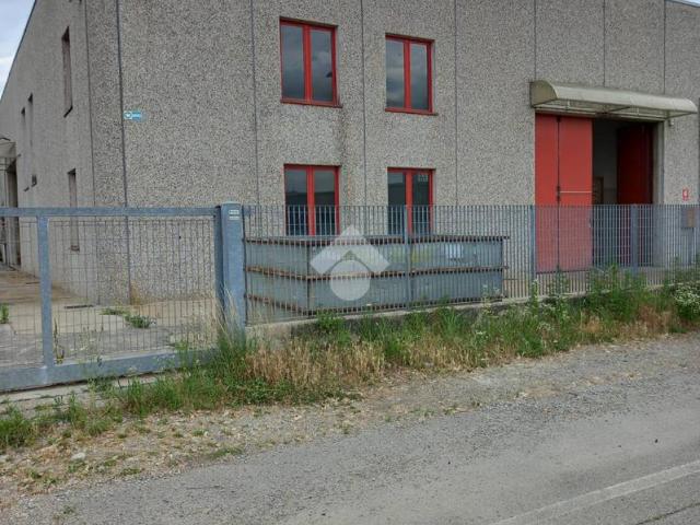 Locale Commerciale in affitto a Misinto, Lombardia