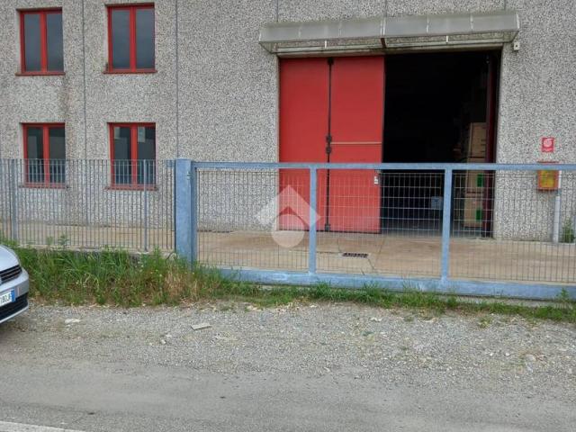 Locale Commerciale in affitto a Misinto, Lombardia