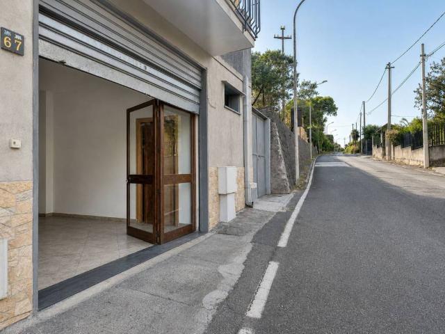 Locale Commerciale in affitto a Misterbianco, Catania