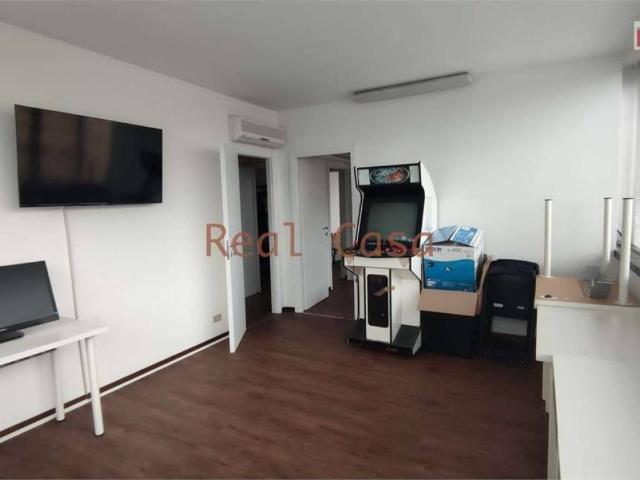 Locale Commerciale in affitto a Modena, Reggio Emilia