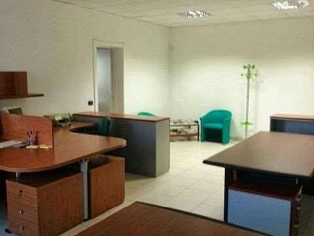 Locale Commerciale in affitto a Modena, Reggio Emilia