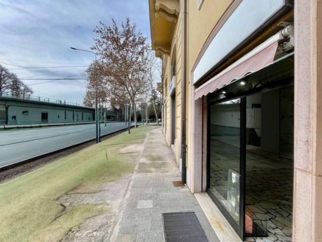 Locale Commerciale in affitto a Centro Storico, Modena