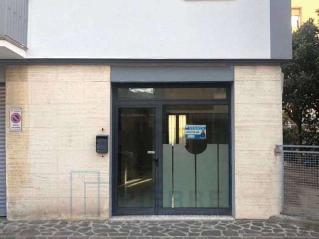 Locale Commerciale in affitto a Punta, Modena