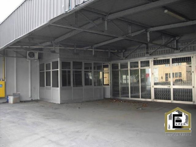 Locale Commerciale in affitto a Crocetta-San Lazzaro-Modena Est, Modena
