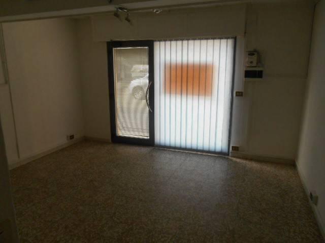 Locale Commerciale in affitto a Buon Pastore-Sant'Agnese-San Damaso, Modena