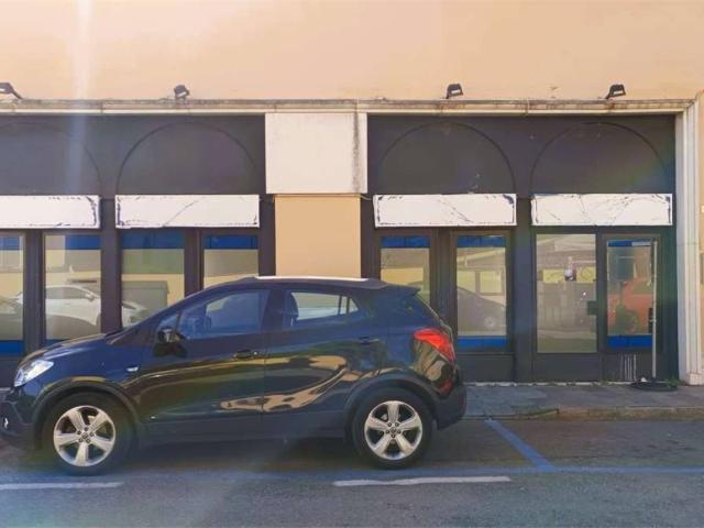 Locale Commerciale in affitto a Centro Storico, Modena