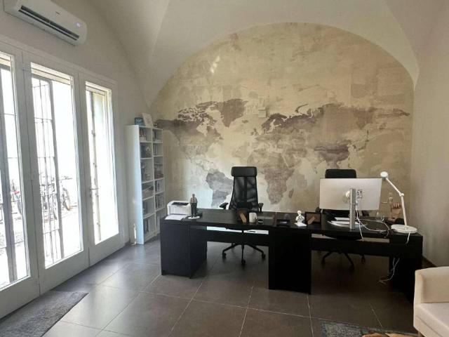 Locale Commerciale in affitto a Centro Storico, Modena