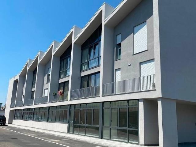 Locale Commerciale in affitto a Modena, Reggio Emilia