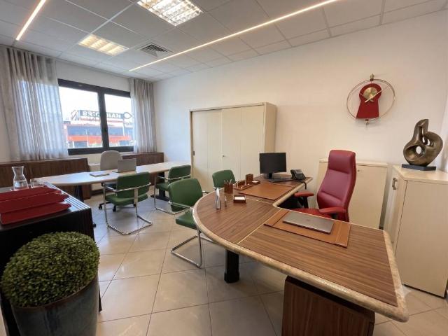 Locale Commerciale in affitto a San Faustino-Madonnina-Quattroville, Modena