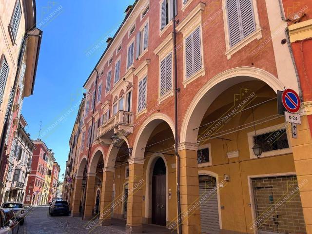 Locale Commerciale in affitto a Centro Storico, Modena