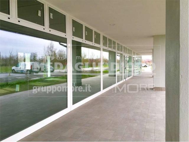 Locale Commerciale in affitto a Crocetta-San Lazzaro-Modena Est, Modena