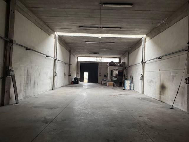 Locale Commerciale in affitto a Buon Pastore-Sant'Agnese-San Damaso, Modena