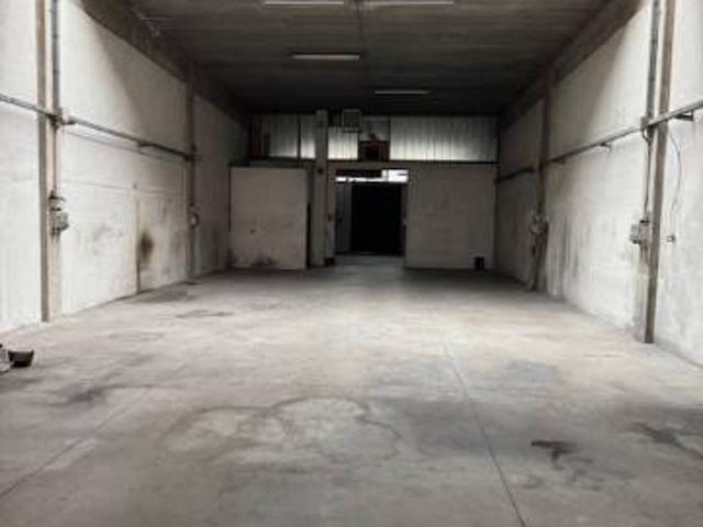 Locale Commerciale in affitto a Buon Pastore-Sant'Agnese-San Damaso, Modena