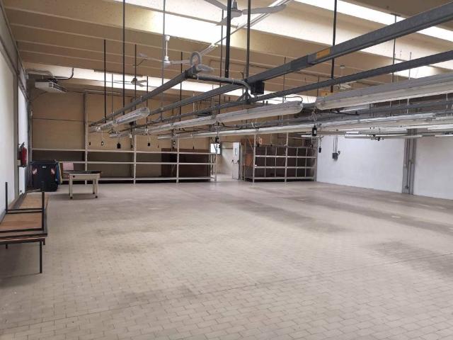 Locale Commerciale in affitto a San Faustino-Madonnina-Quattroville, Modena