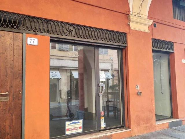 Locale Commerciale in affitto a Modena, Reggio Emilia