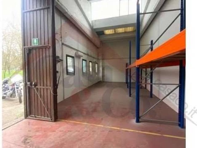 Locale Commerciale in affitto a Crocetta-San Lazzaro-Modena Est, Modena