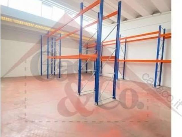 Locale Commerciale in affitto a Crocetta-San Lazzaro-Modena Est, Modena