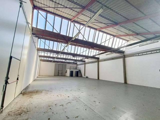 Locale Commerciale in affitto a Crocetta-San Lazzaro-Modena Est, Modena