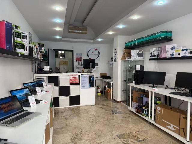 Locale Commerciale in affitto a San Faustino-Madonnina-Quattroville, Modena