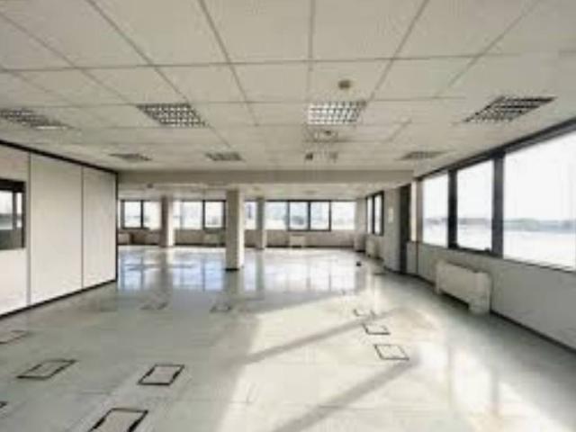 Locale Commerciale in affitto a Modena, Reggio Emilia