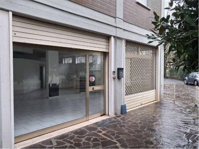 Locale Commerciale in affitto a Buon Pastore-Sant'Agnese-San Damaso, Modena
