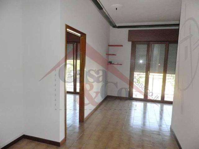 Locale Commerciale in affitto a Modena, Reggio Emilia