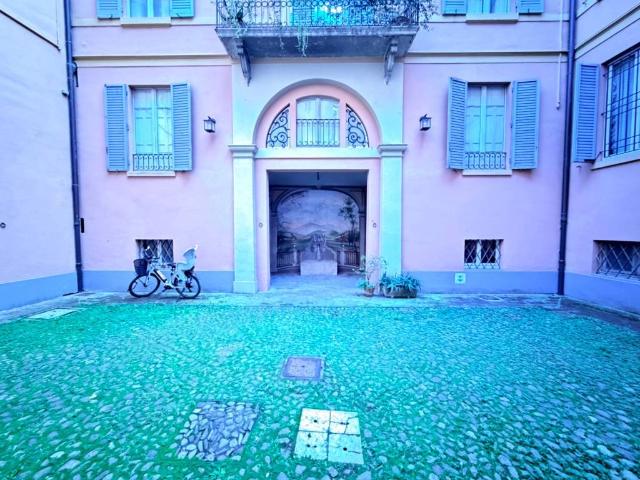 Locale Commerciale in affitto a Centro Storico, Modena