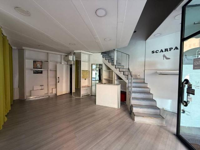 Locale Commerciale in affitto a Centro Storico, Modena