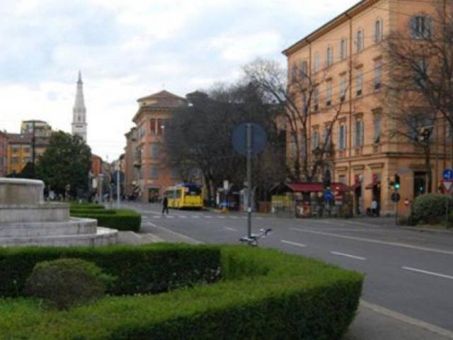 Locale Commerciale in affitto a Centro Storico, Modena