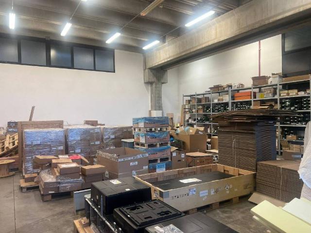 Locale Commerciale in affitto a Cittanova, Modena