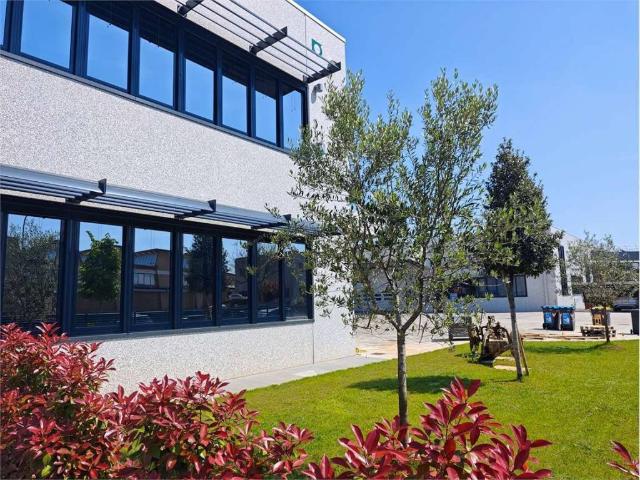 Locale Commerciale in affitto a Crocetta-San Lazzaro-Modena Est, Modena