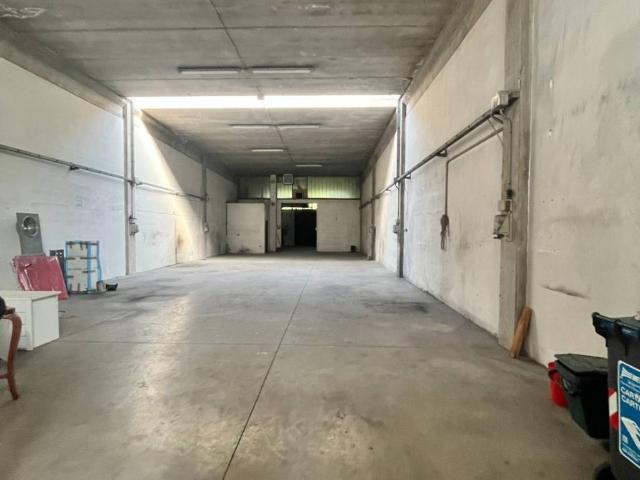 Locale Commerciale in affitto a Buon Pastore-Sant'Agnese-San Damaso, Modena