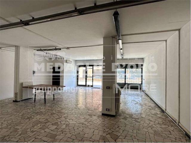 Locale Commerciale in affitto a San Faustino-Madonnina-Quattroville, Modena