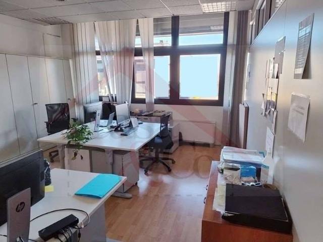 Locale Commerciale in affitto a Modena, Reggio Emilia