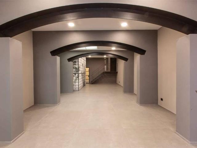 Locale Commerciale in affitto a Centro Storico, Modena