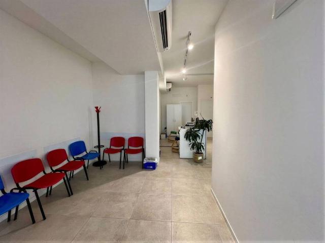Locale Commerciale in affitto a San Faustino-Madonnina-Quattroville, Modena